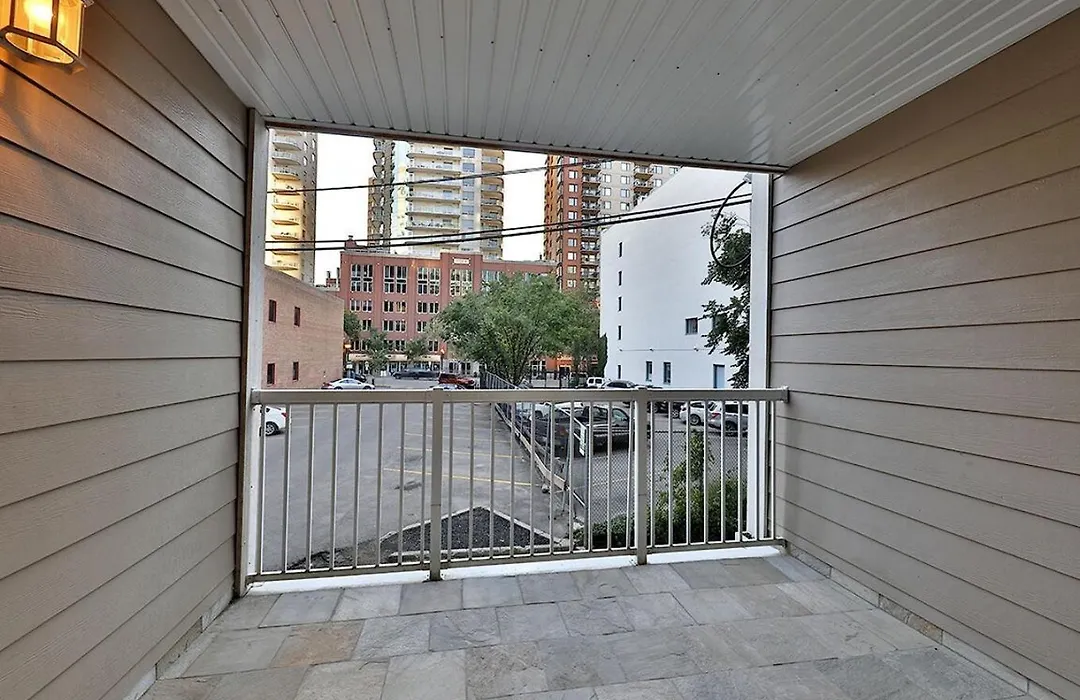 Ice District 2 Kings Private Parking Patio-1